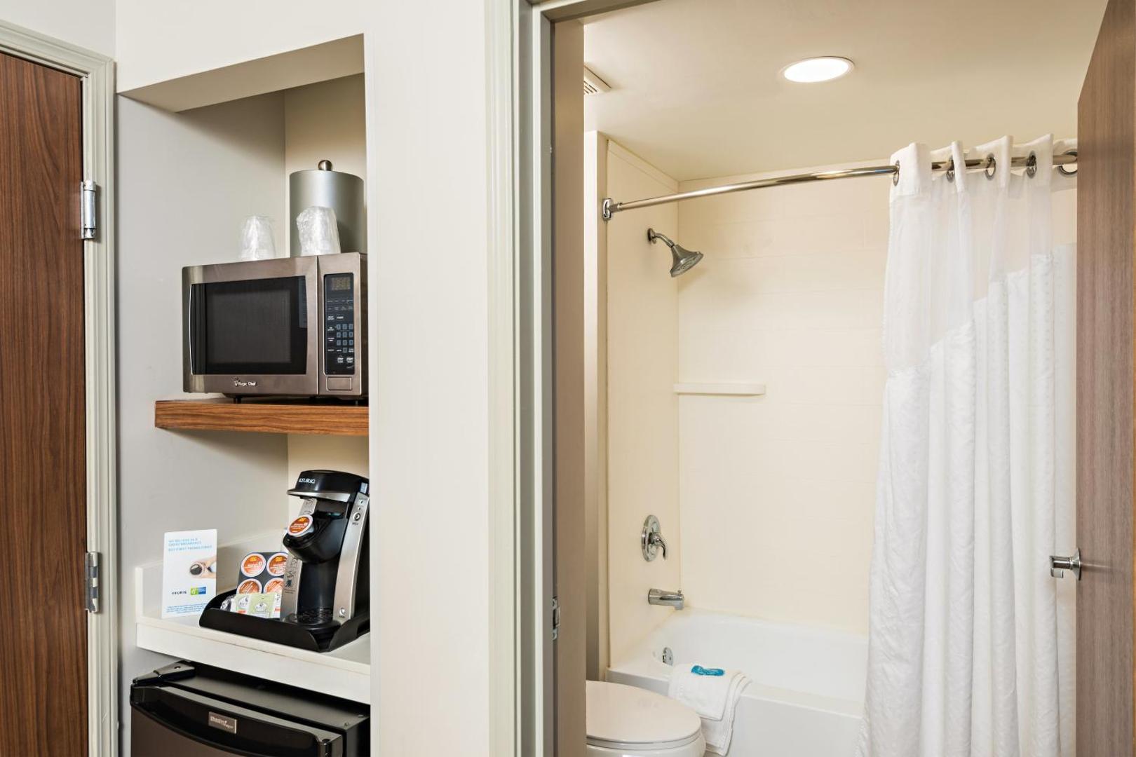 Holiday Inn Express & Suites Peoria North Glendale