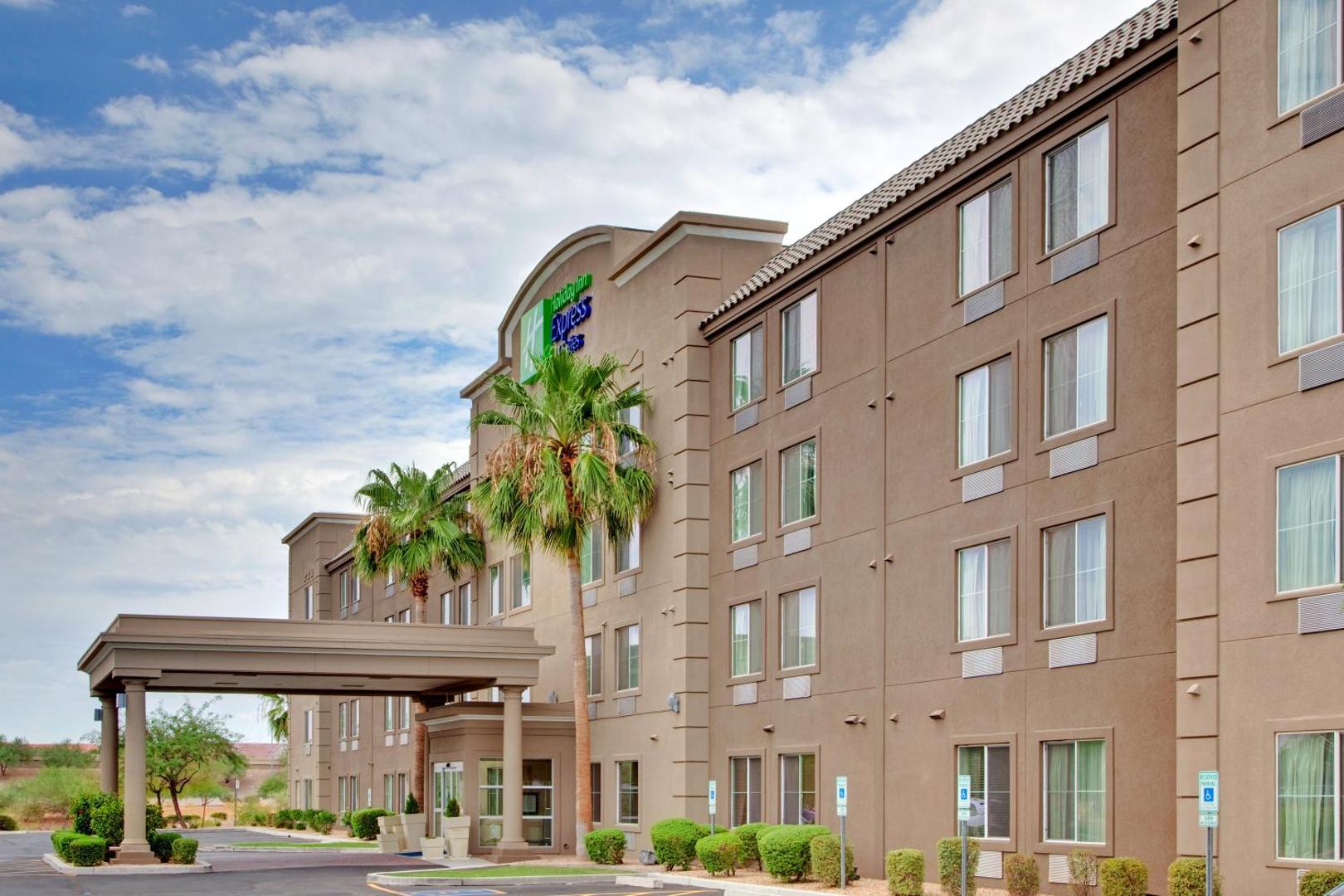 Holiday Inn Express & Suites Peoria North Glendale