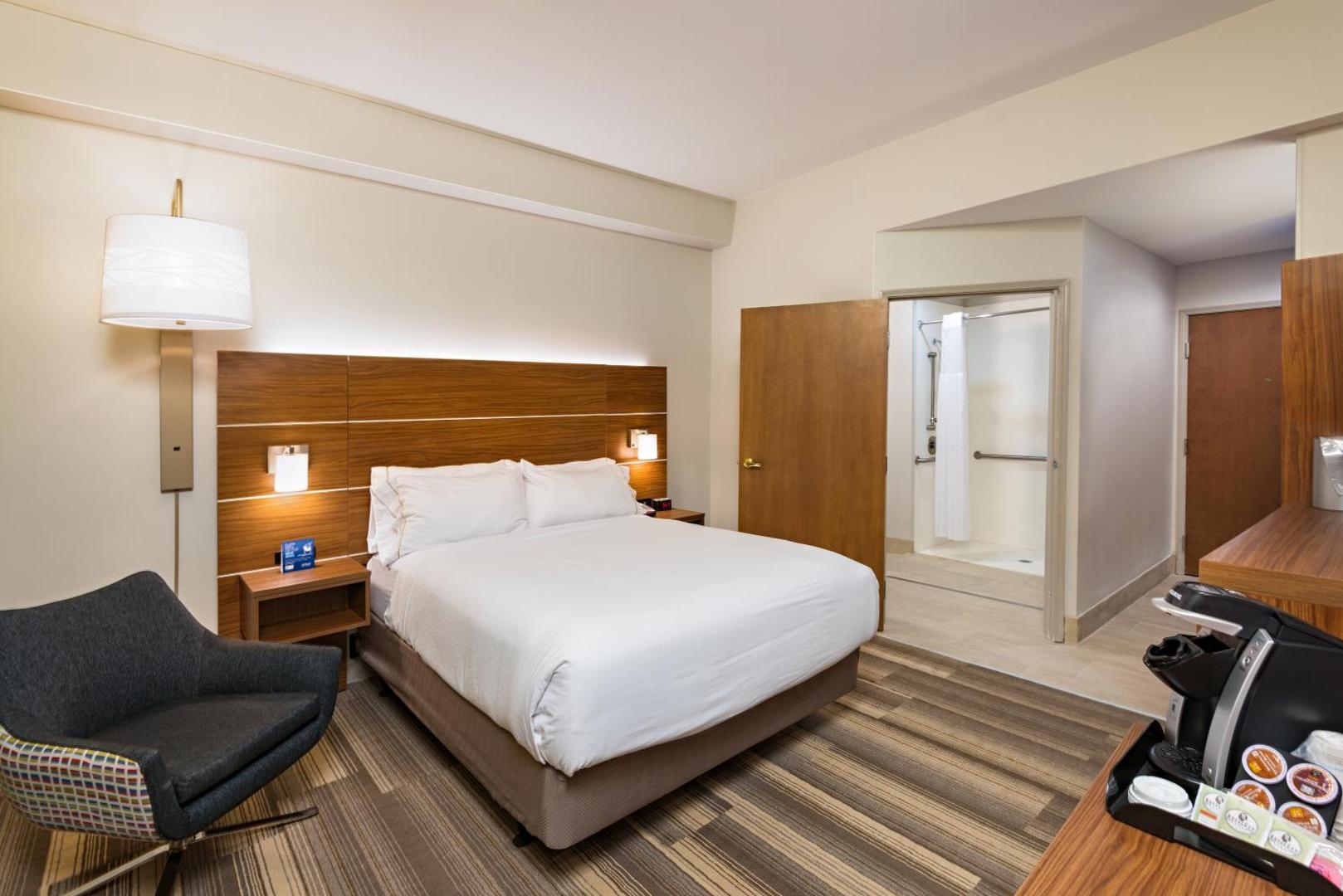 Holiday Inn Express & Suites Peoria North Glendale