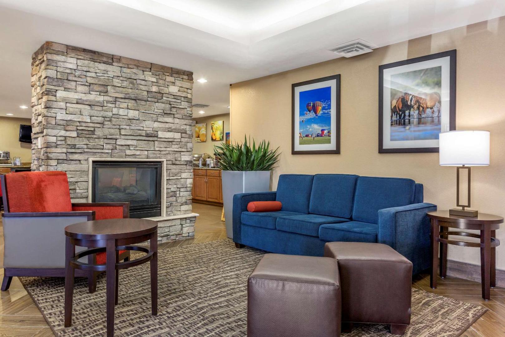 Comfort Inn & Suites