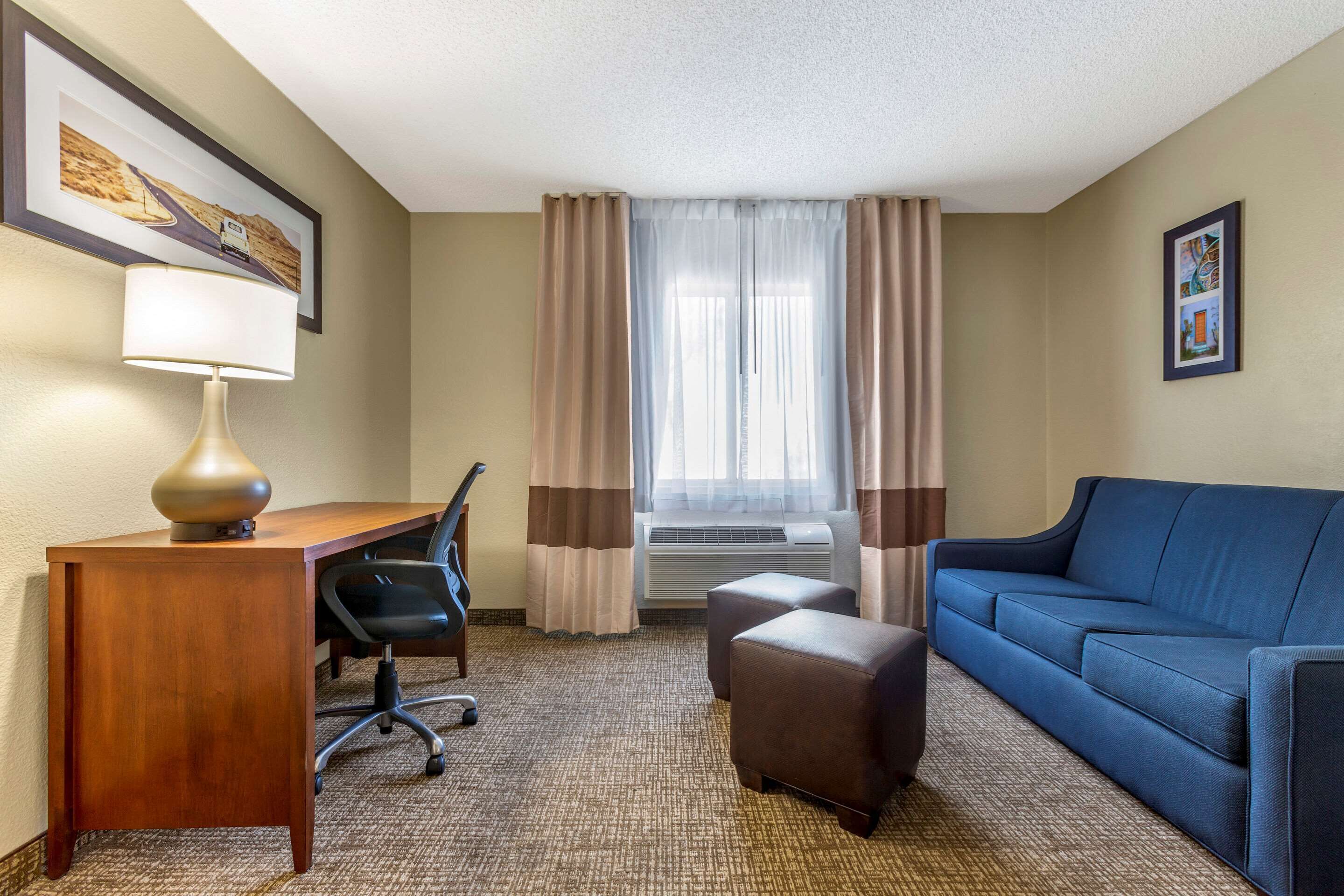 Comfort Inn & Suites
