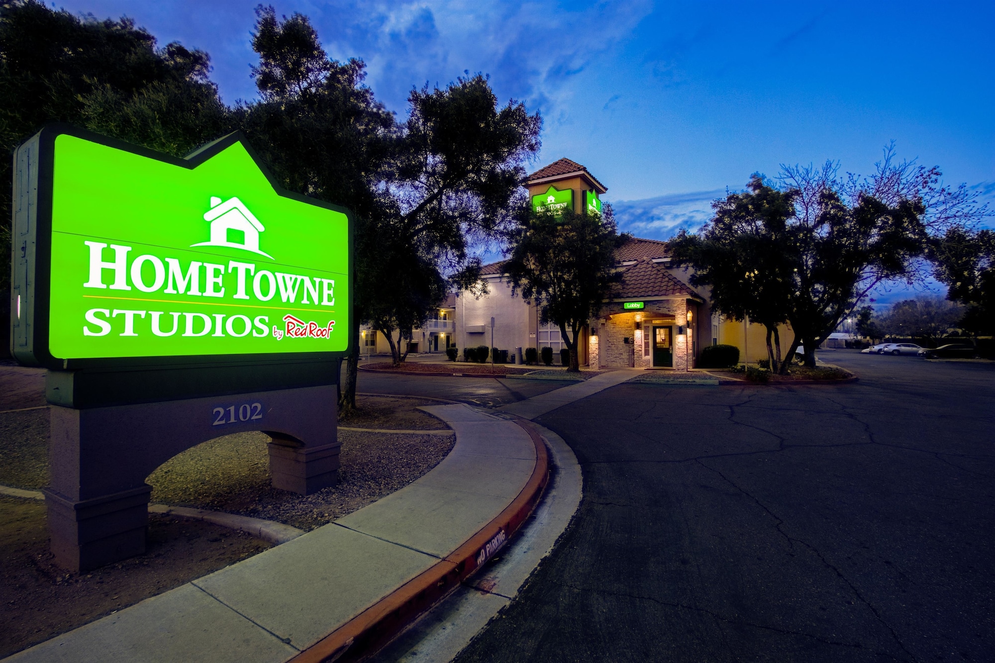 HomeTowne Studios Phoenix - Dunlap Ave