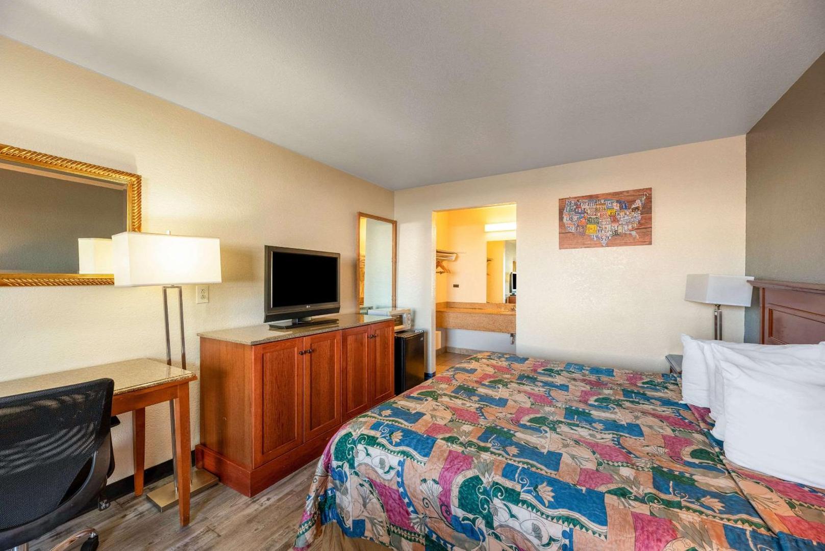 Econo Lodge Phoenix North I-17