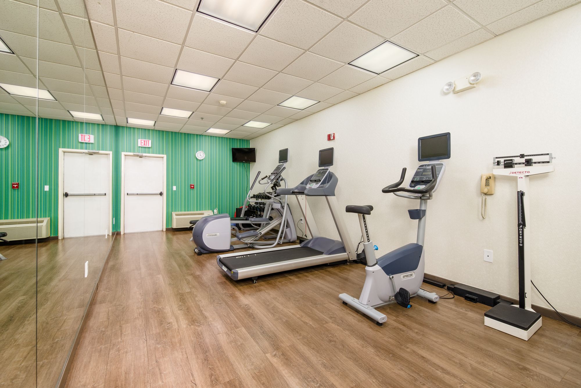 Holiday Inn Express & Suites Phoenix Airport