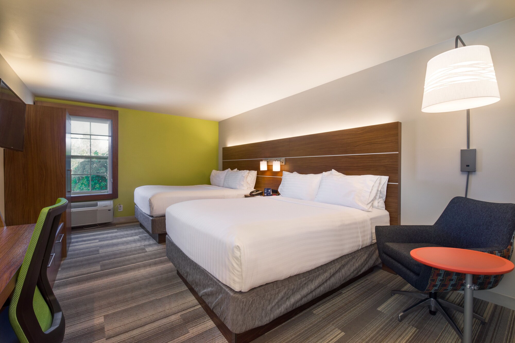 Holiday Inn Express & Suites Phoenix Airport