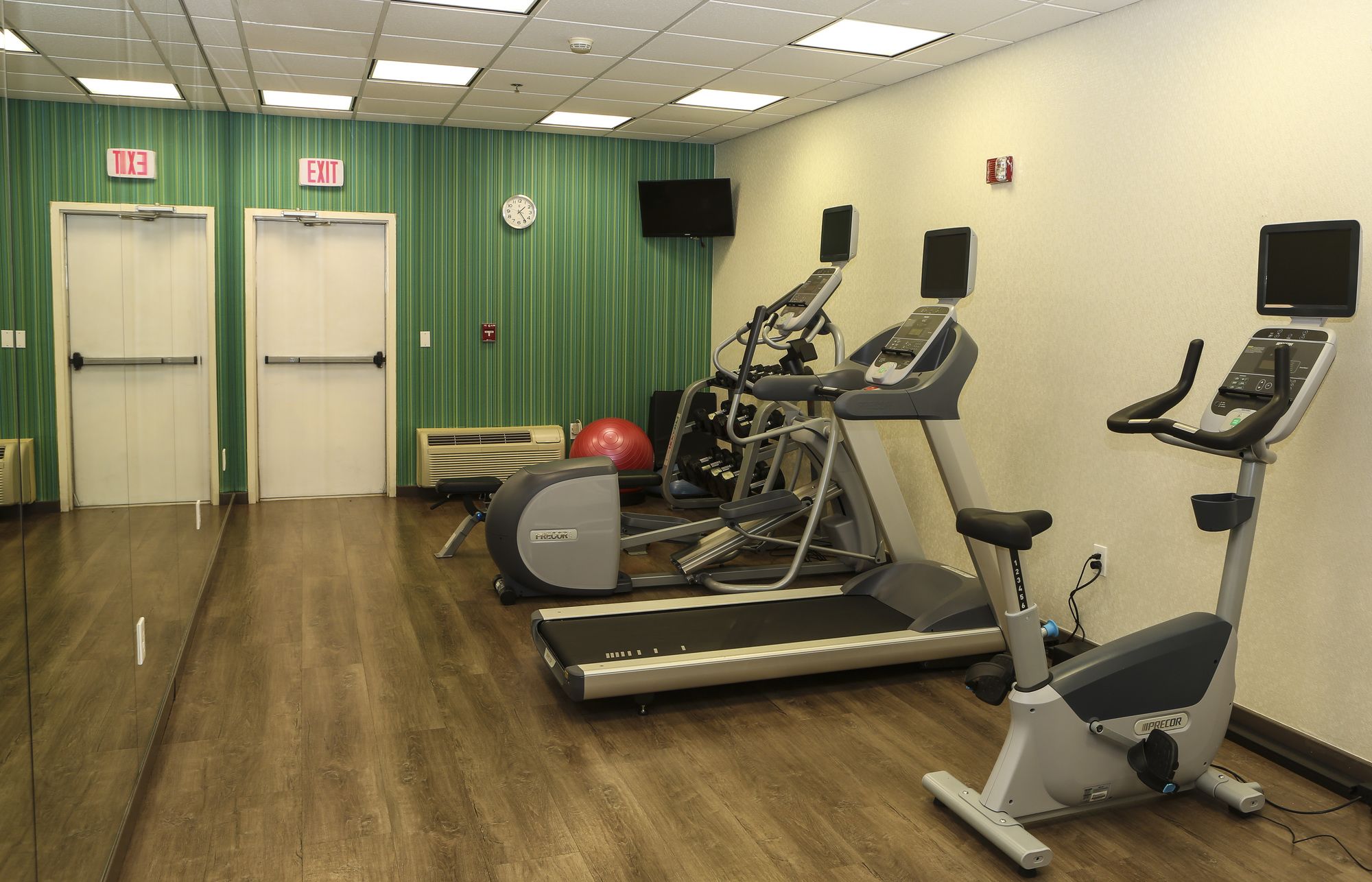 Holiday Inn Express & Suites Phoenix Airport
