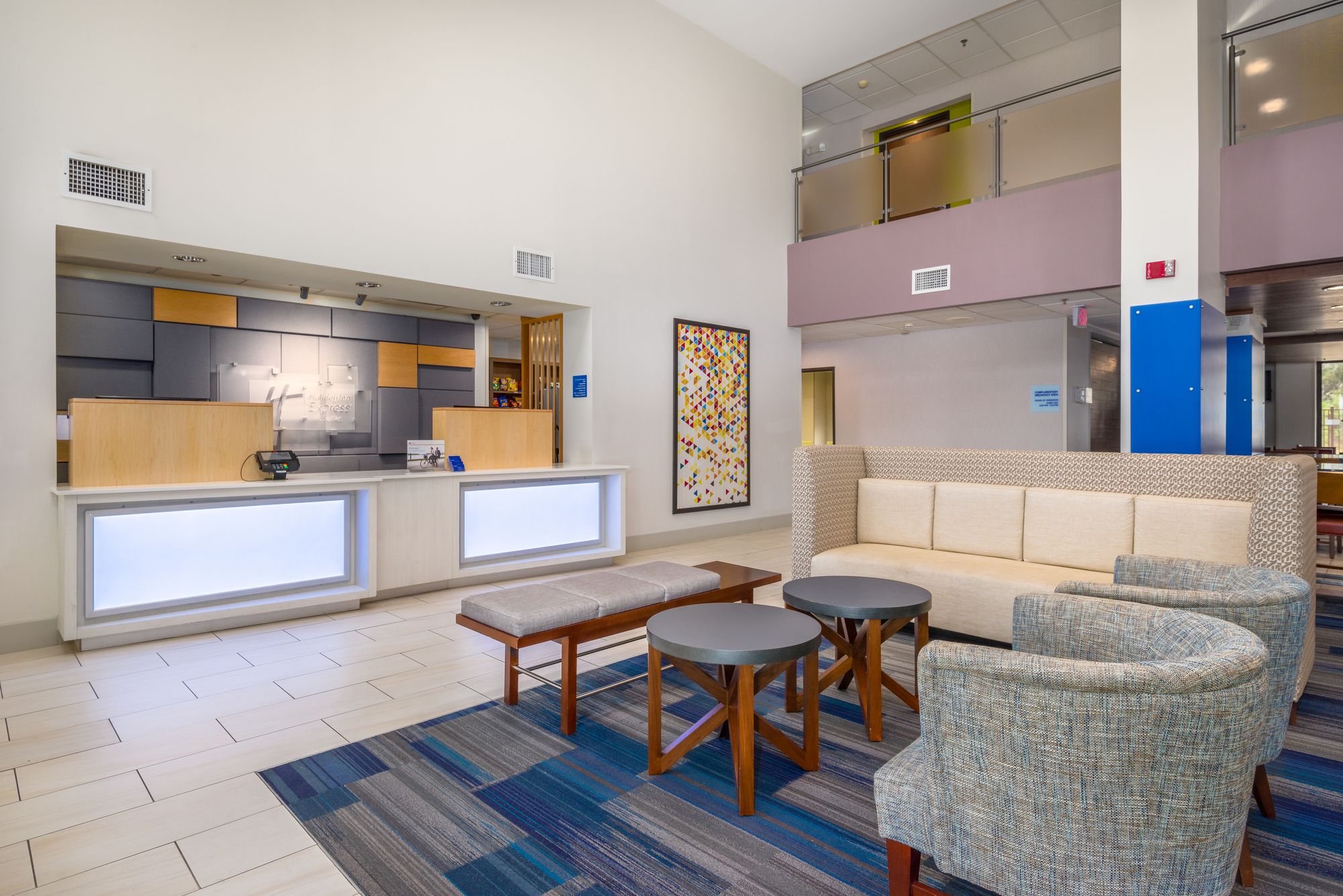 Holiday Inn Express & Suites Phoenix Airport