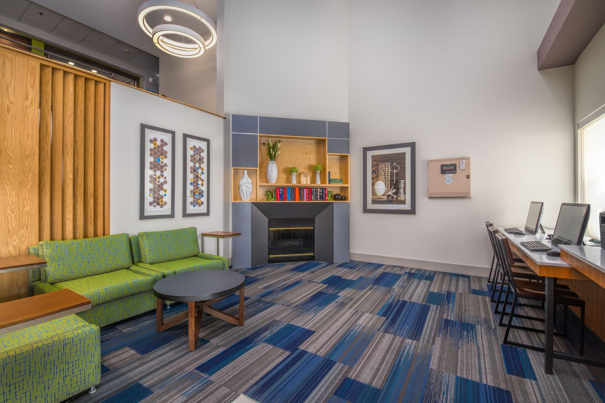 Holiday Inn Express & Suites Phoenix Airport