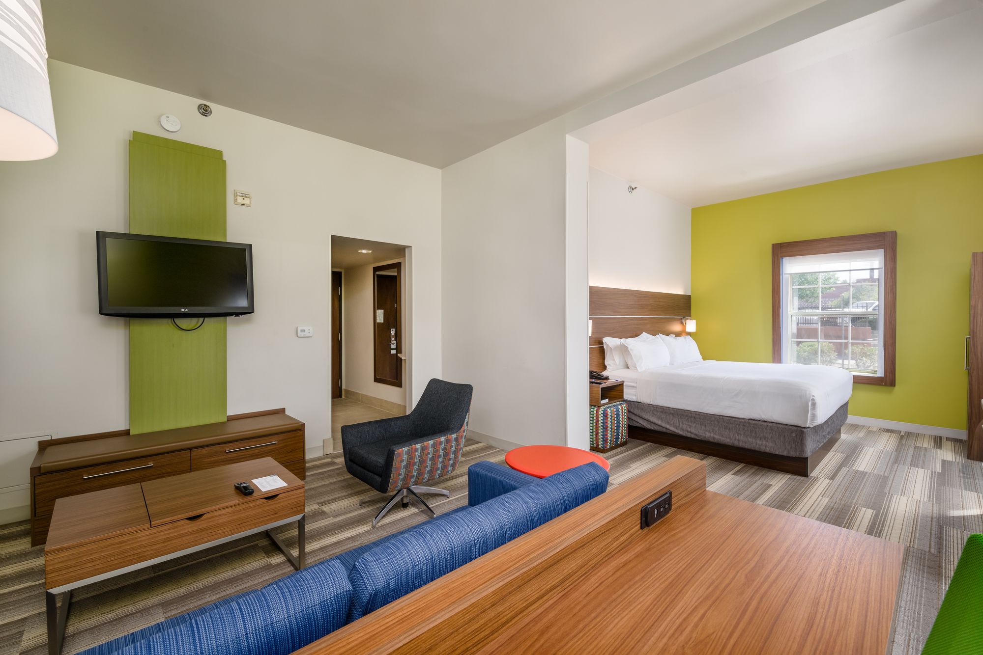 Holiday Inn Express & Suites Phoenix Airport