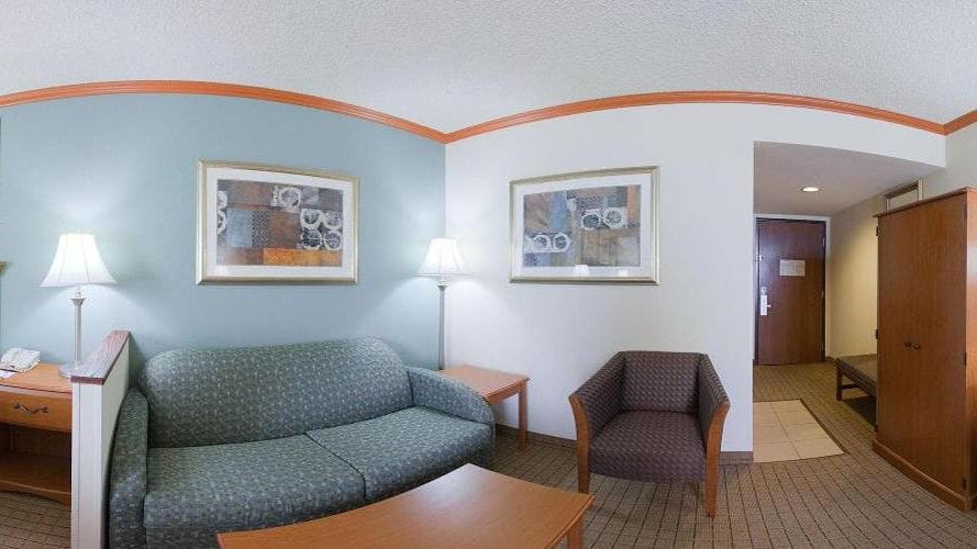 Holiday Inn Express & Suites Phoenix Airport