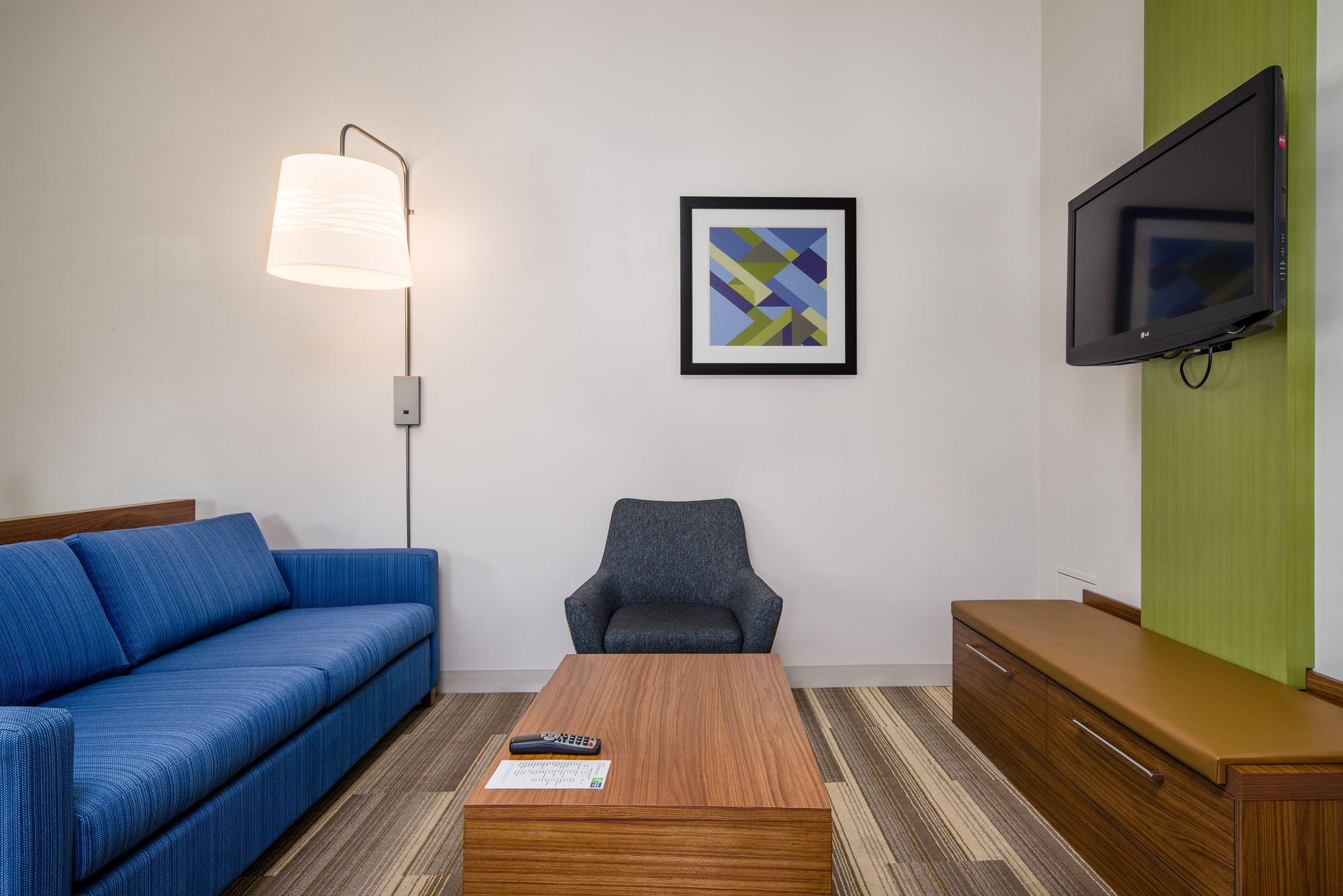 Holiday Inn Express & Suites Phoenix Airport