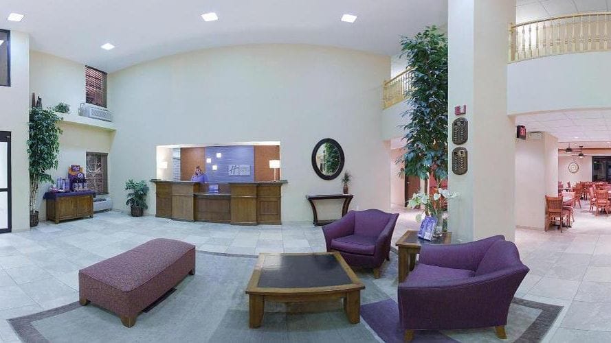 Holiday Inn Express & Suites Phoenix Airport
