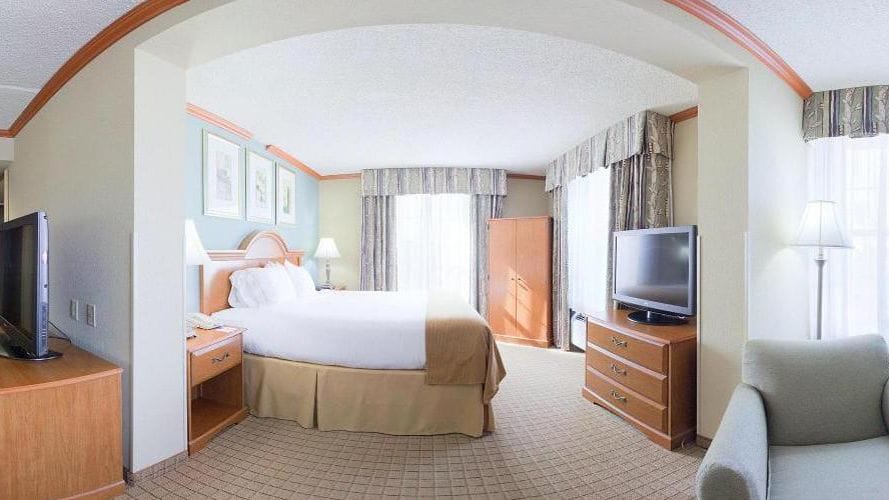 Holiday Inn Express & Suites Phoenix Airport