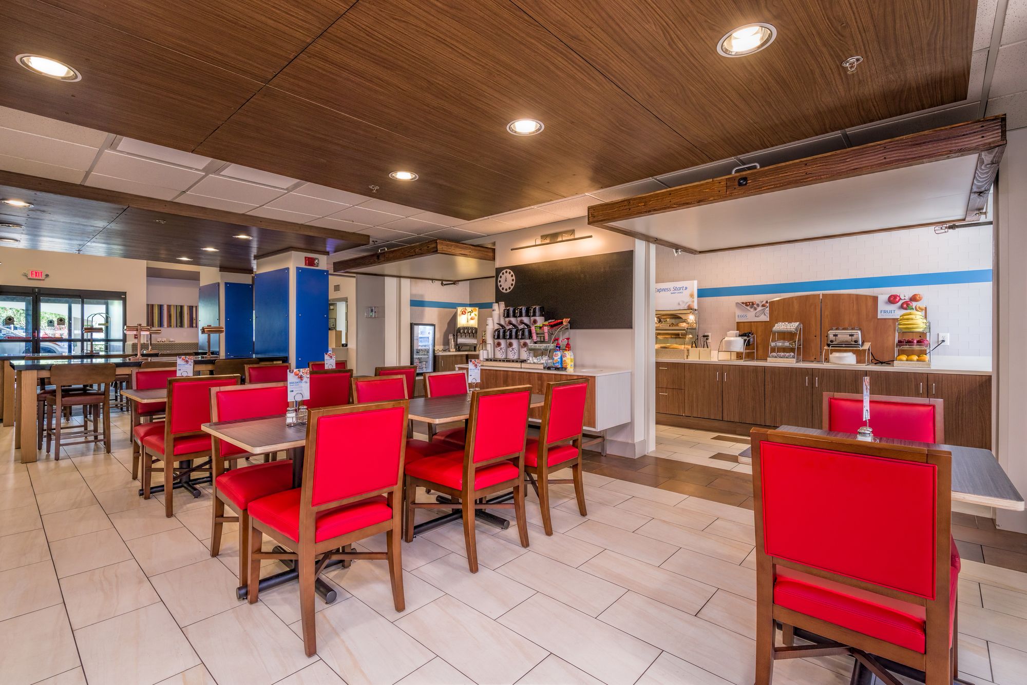 Holiday Inn Express & Suites Phoenix Airport