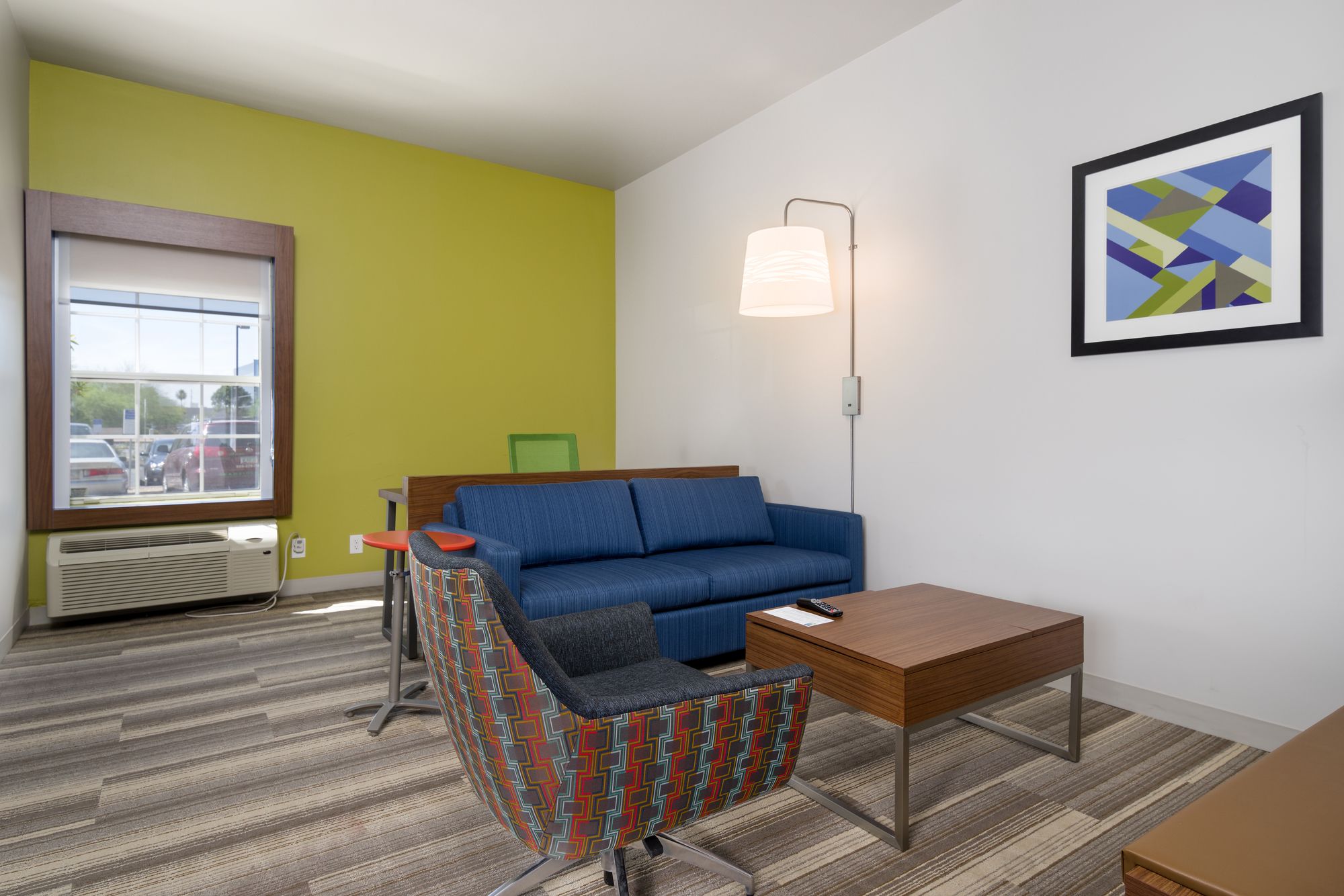 Holiday Inn Express & Suites Phoenix Airport