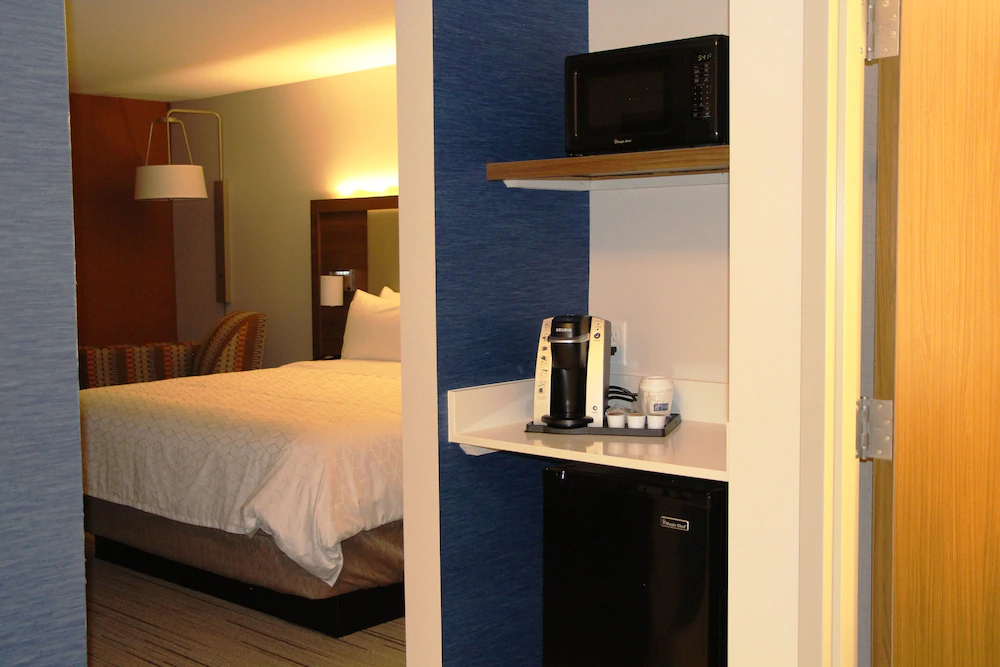 Holiday Inn Express & Suites Phoenix - Airport North
