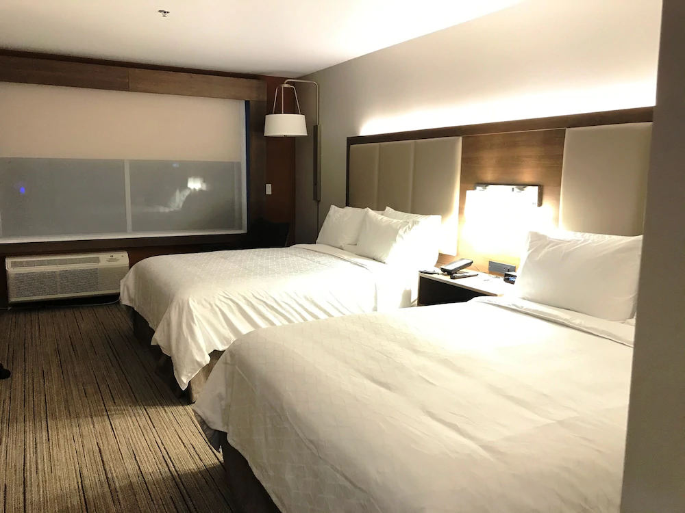 Holiday Inn Express & Suites Phoenix - Airport North