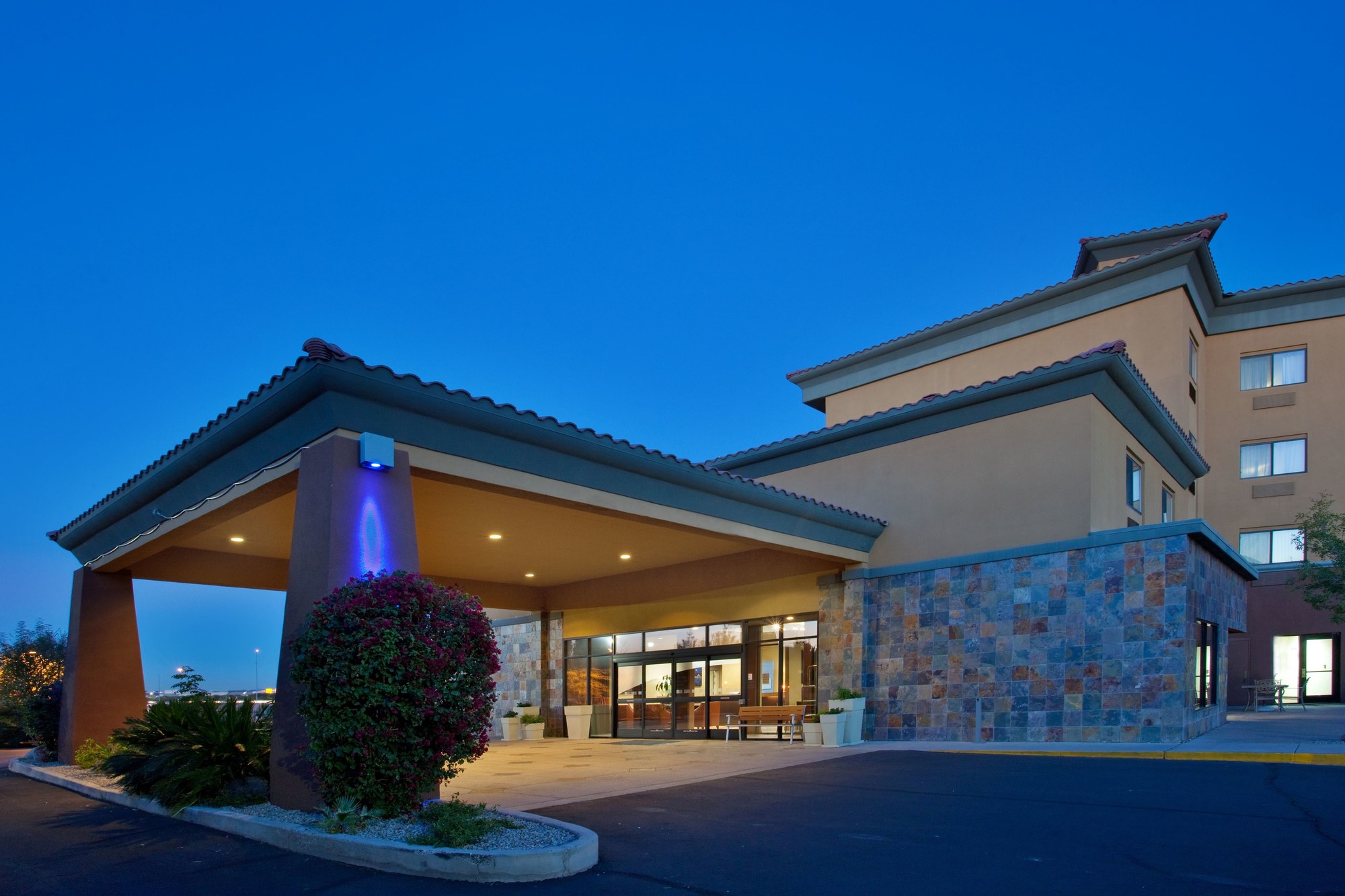 Holiday Inn Express & Suites Phoenix/Chandler (Ahwatukee)
