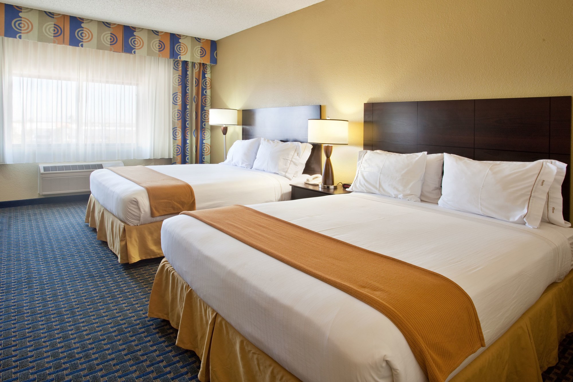 Holiday Inn Express & Suites Phoenix/Chandler (Ahwatukee)