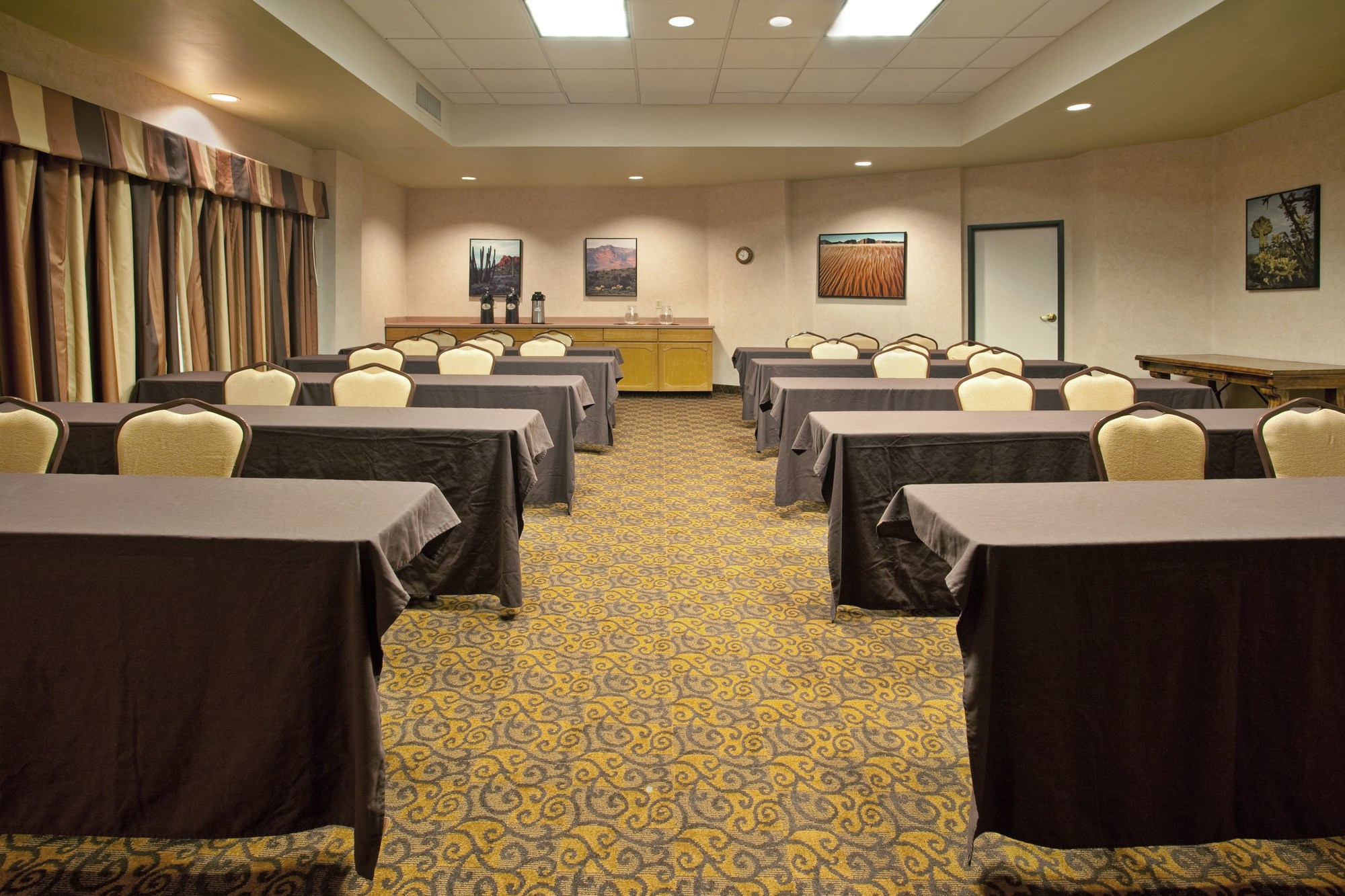 Holiday Inn Express & Suites Phoenix/Chandler (Ahwatukee)