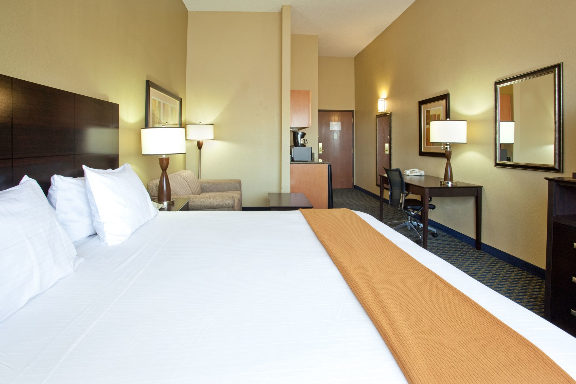 Holiday Inn Express & Suites Phoenix/Chandler (Ahwatukee)