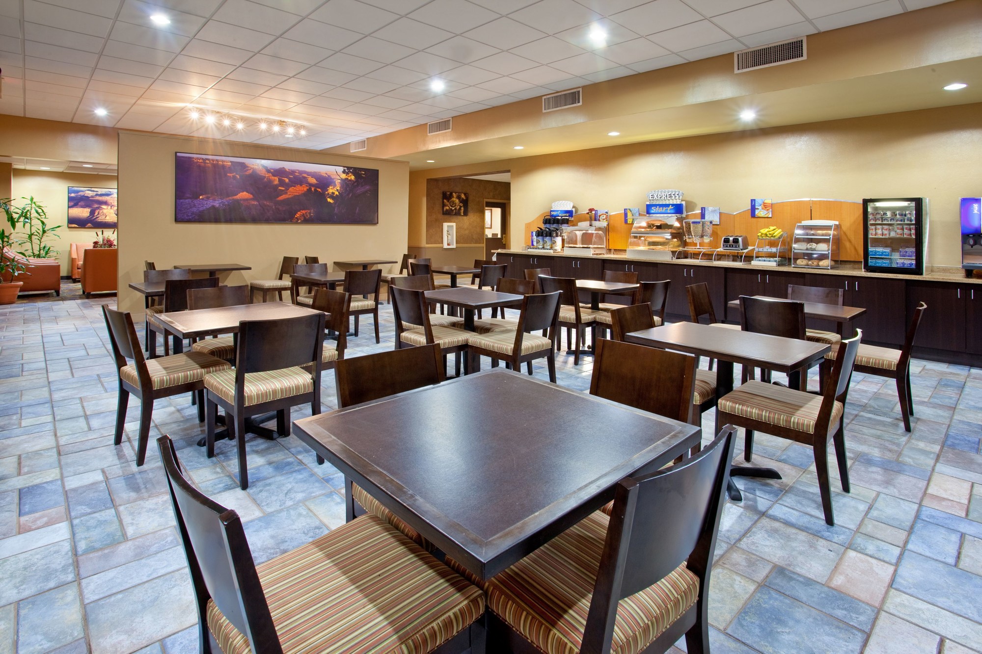 Holiday Inn Express & Suites Phoenix/Chandler (Ahwatukee)