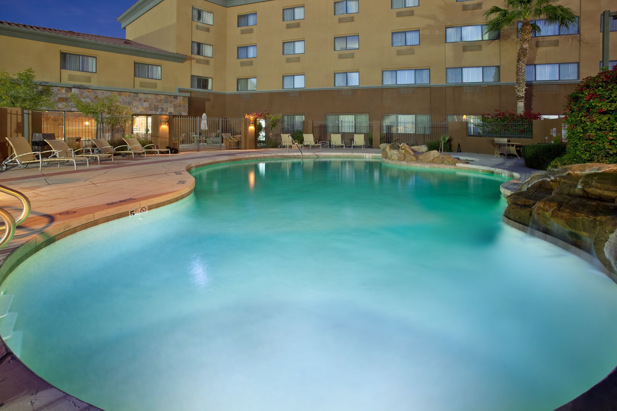 Holiday Inn Express & Suites Phoenix/Chandler (Ahwatukee)