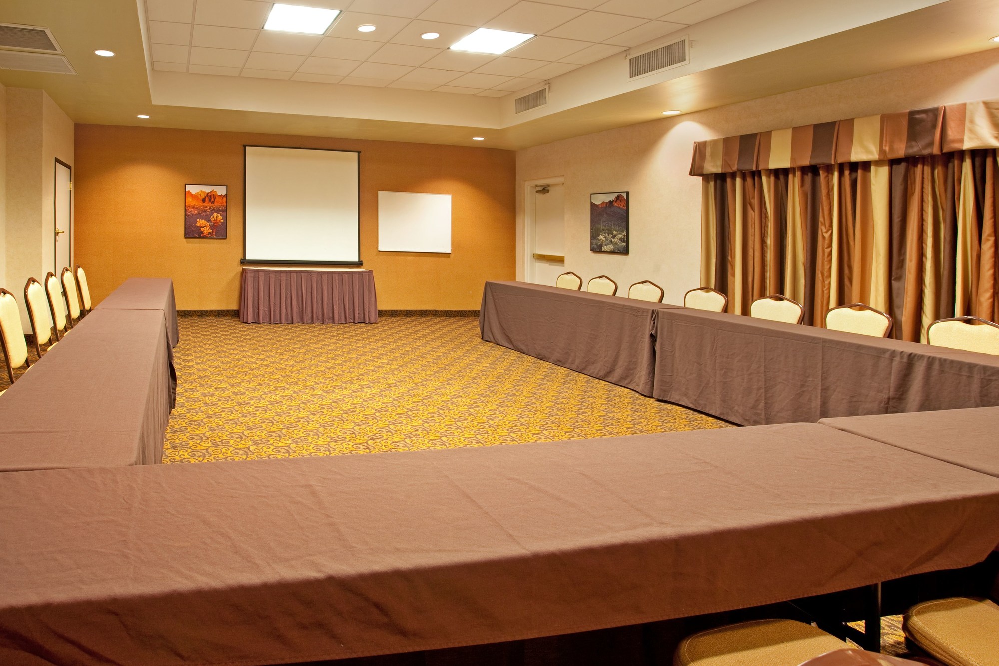 Holiday Inn Express & Suites Phoenix/Chandler (Ahwatukee)