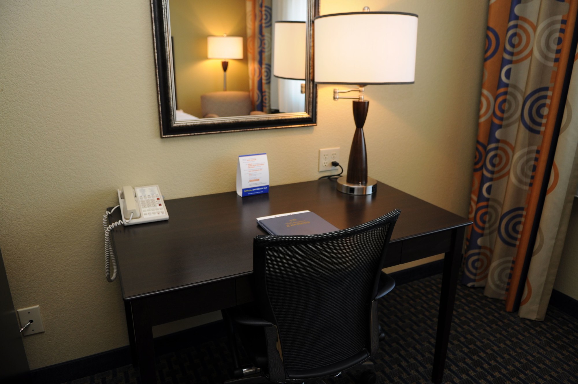 Holiday Inn Express & Suites Phoenix/Chandler (Ahwatukee)