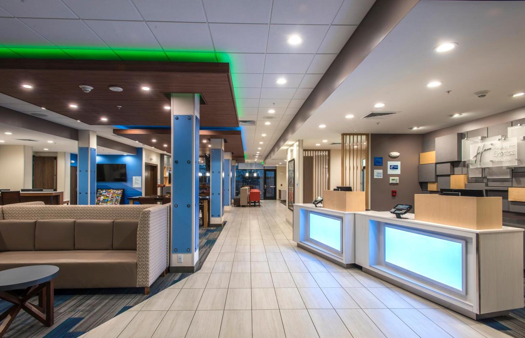 Holiday Inn Express & Suites Phoenix North - Happy Valley