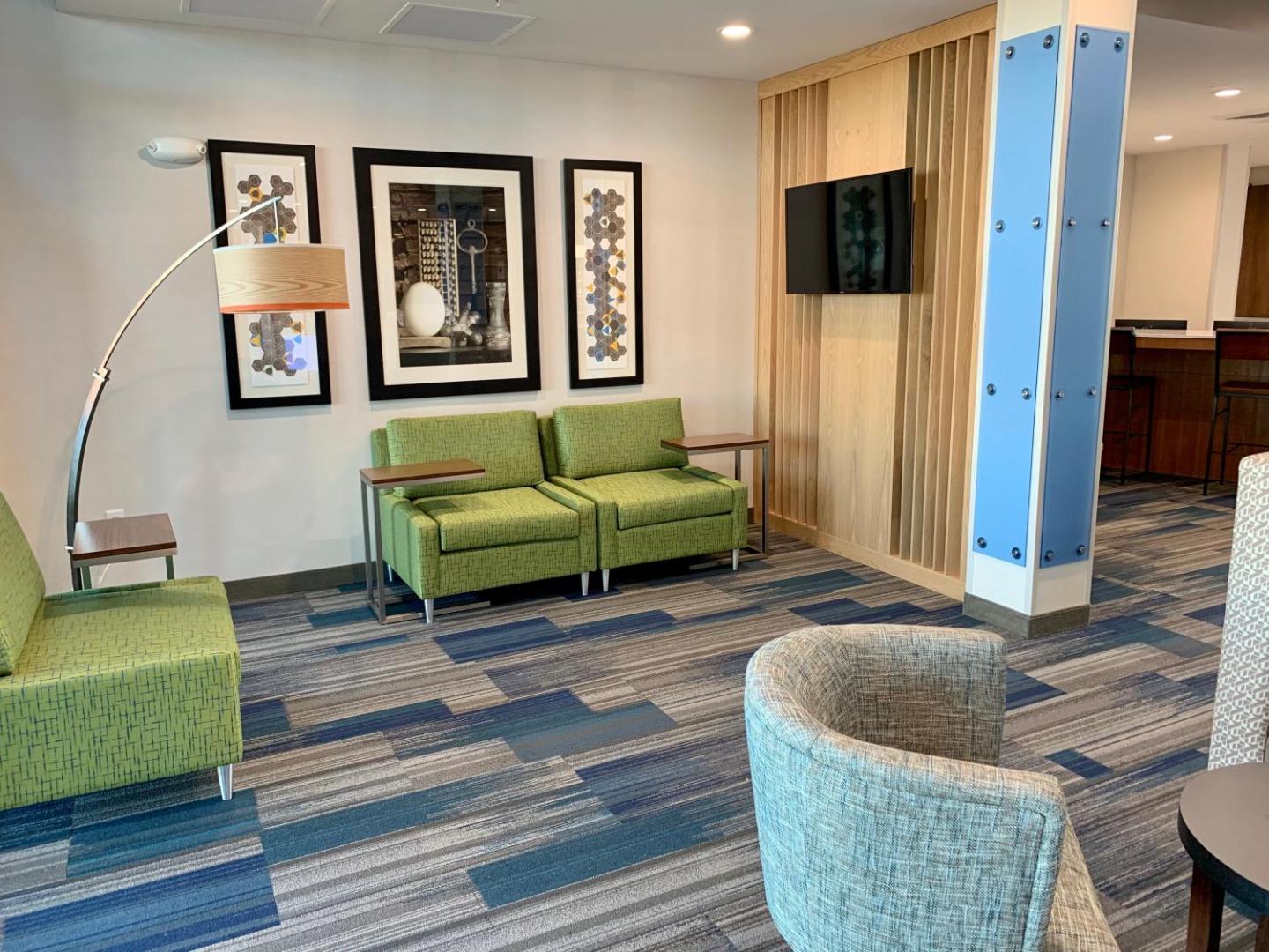 Holiday Inn Express & Suites Phoenix North - Happy Valley