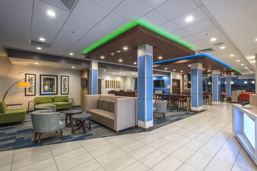 Holiday Inn Express & Suites Phoenix North - Happy Valley
