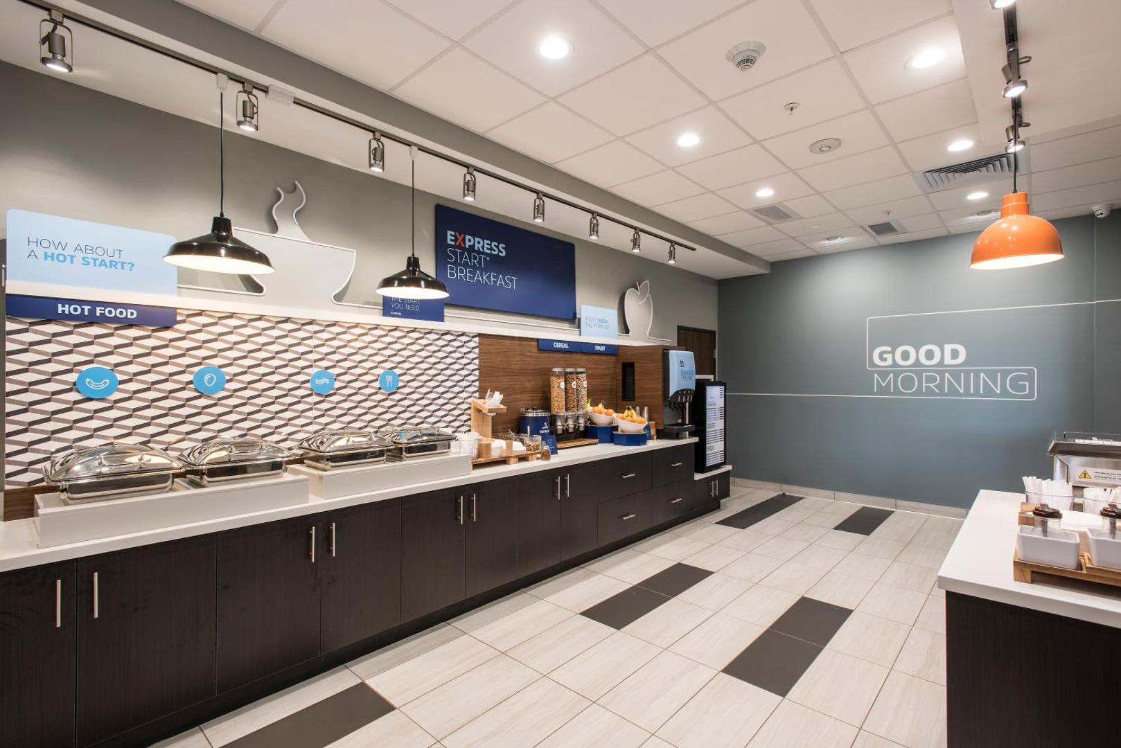 Holiday Inn Express & Suites Phoenix North - Happy Valley