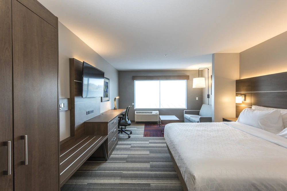 Holiday Inn Express & Suites Phoenix North - Happy Valley