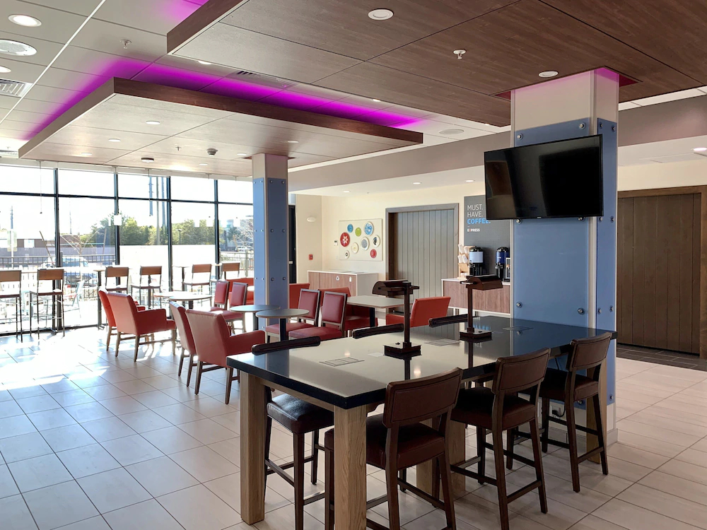 Holiday Inn Express & Suites Phoenix North - Happy Valley