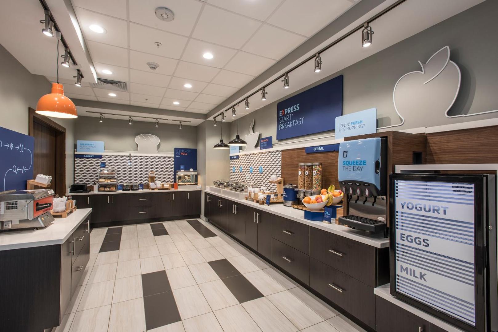 Holiday Inn Express & Suites Phoenix North - Happy Valley