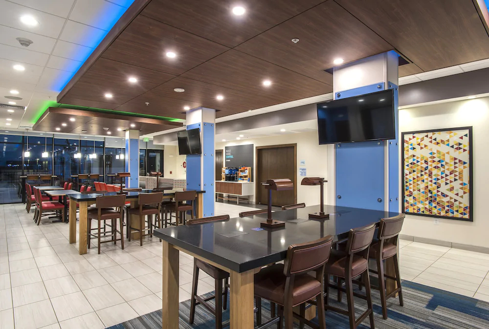 Holiday Inn Express & Suites Phoenix North - Happy Valley