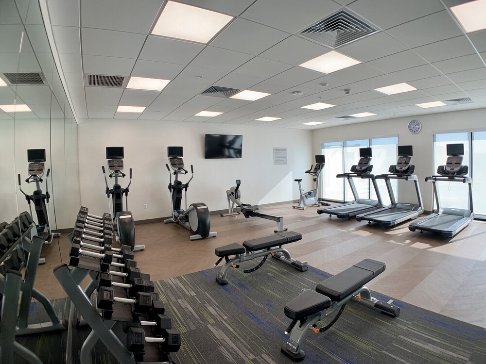 Holiday Inn Express & Suites Phoenix North - Happy Valley