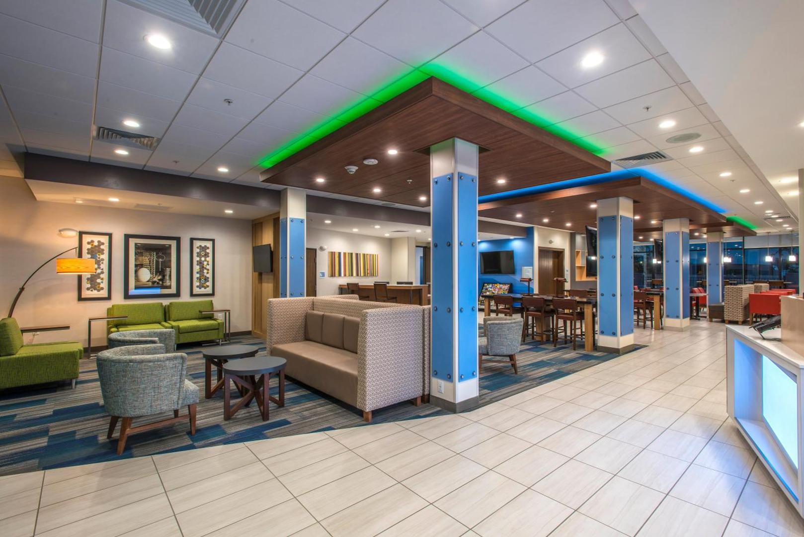 Holiday Inn Express & Suites Phoenix North - Happy Valley