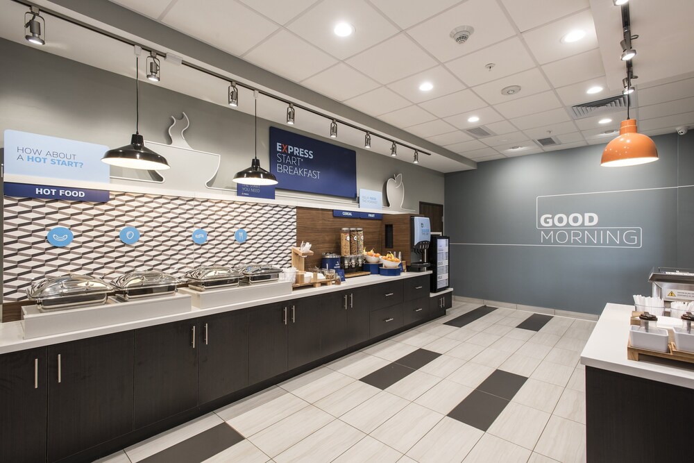 Holiday Inn Express & Suites Phoenix North - Happy Valley