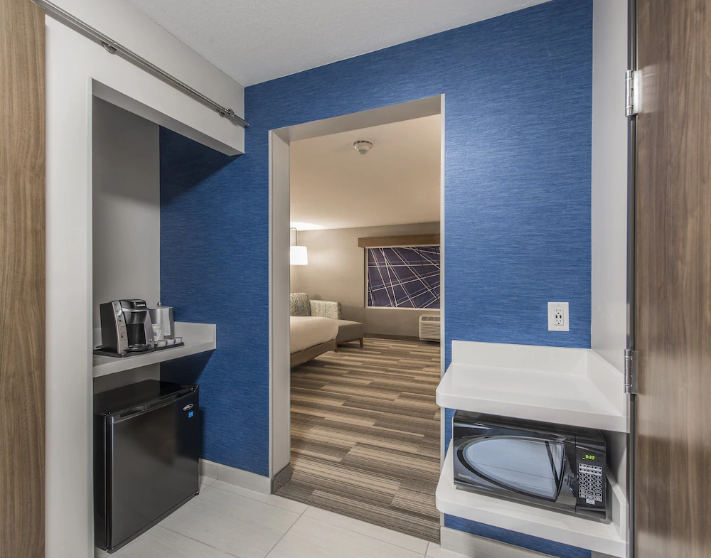 Holiday Inn Express & Suites Phoenix North - Happy Valley