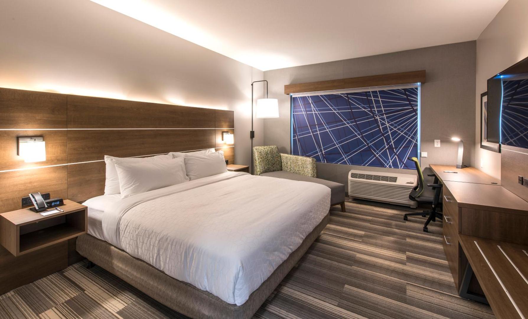 Holiday Inn Express & Suites Phoenix North - Happy Valley