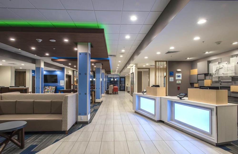 Holiday Inn Express & Suites Phoenix North - Happy Valley
