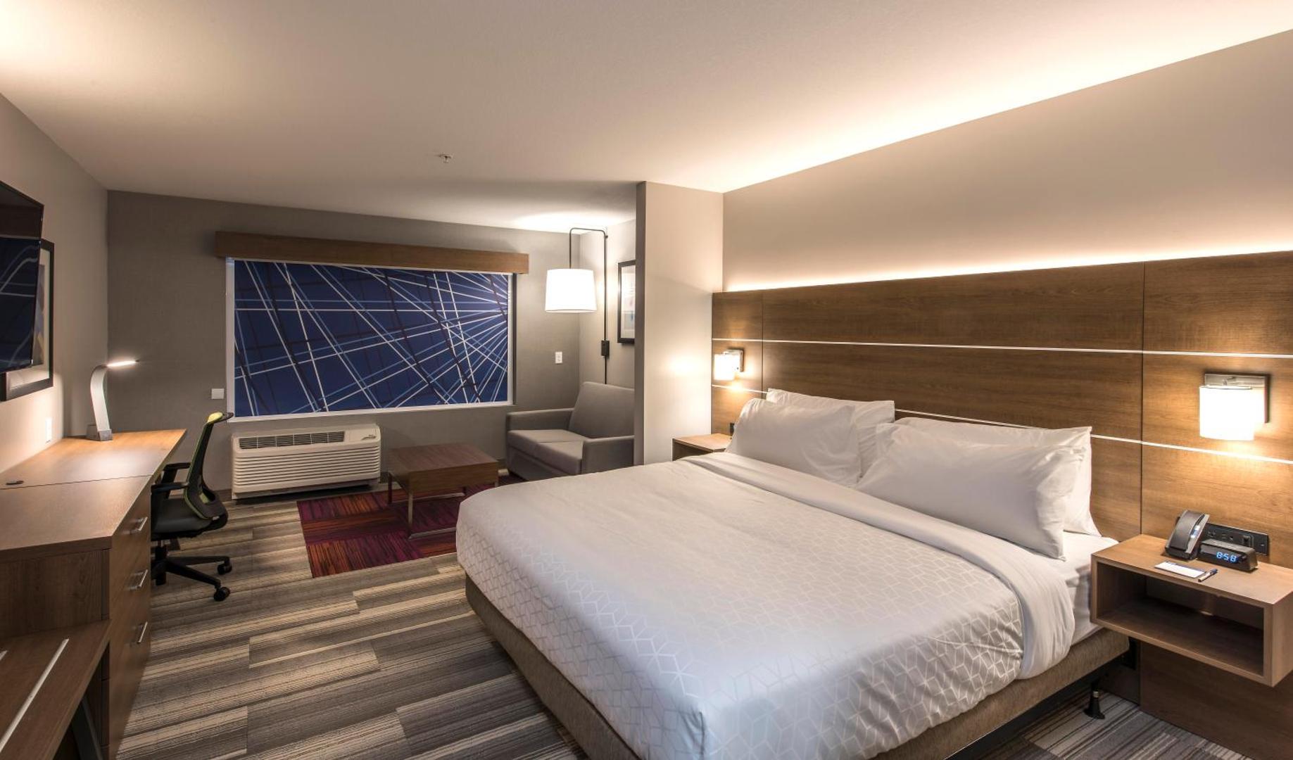 Holiday Inn Express & Suites Phoenix North - Happy Valley