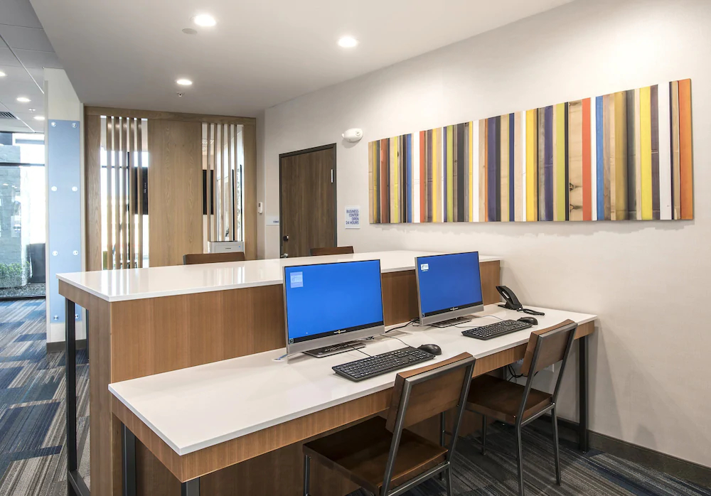Holiday Inn Express & Suites Phoenix North - Happy Valley