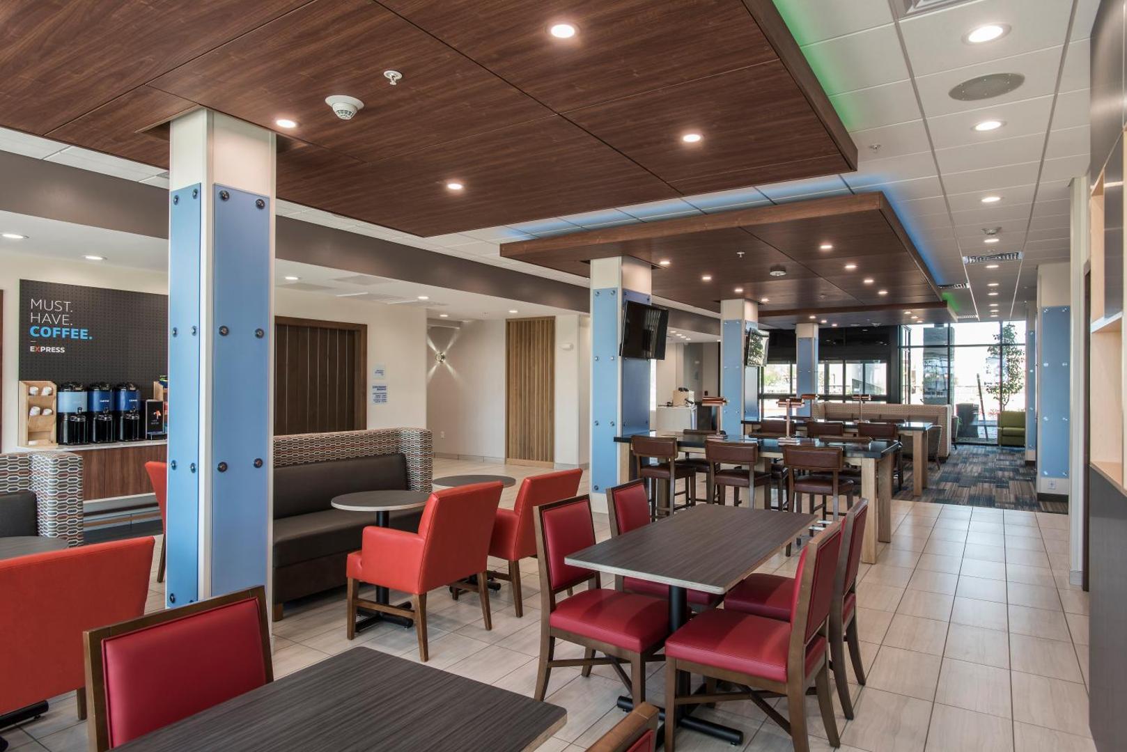 Holiday Inn Express & Suites Phoenix North - Happy Valley