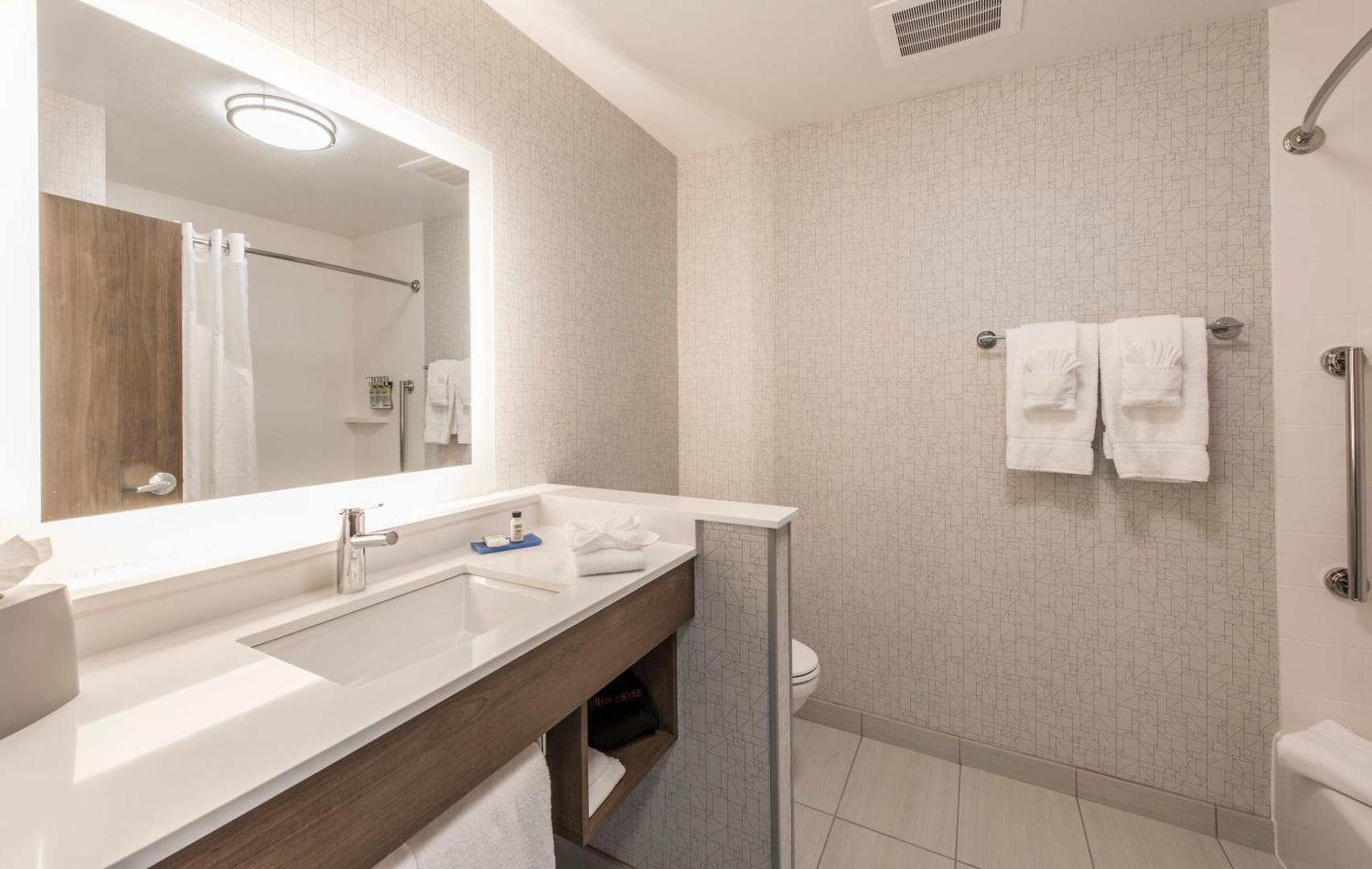 Holiday Inn Express & Suites Phoenix North - Happy Valley