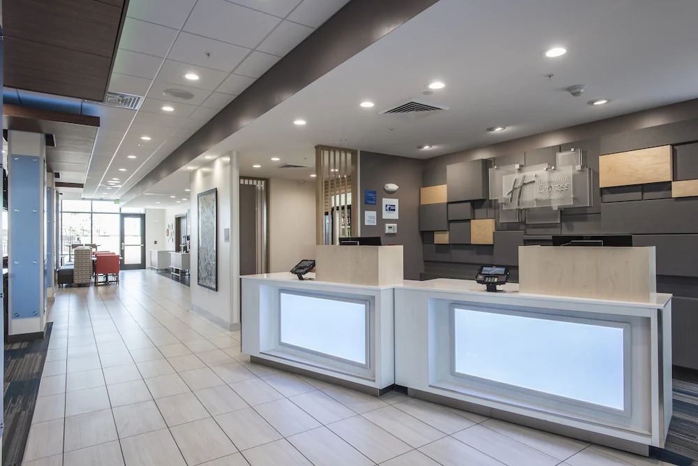 Holiday Inn Express & Suites Phoenix North - Happy Valley