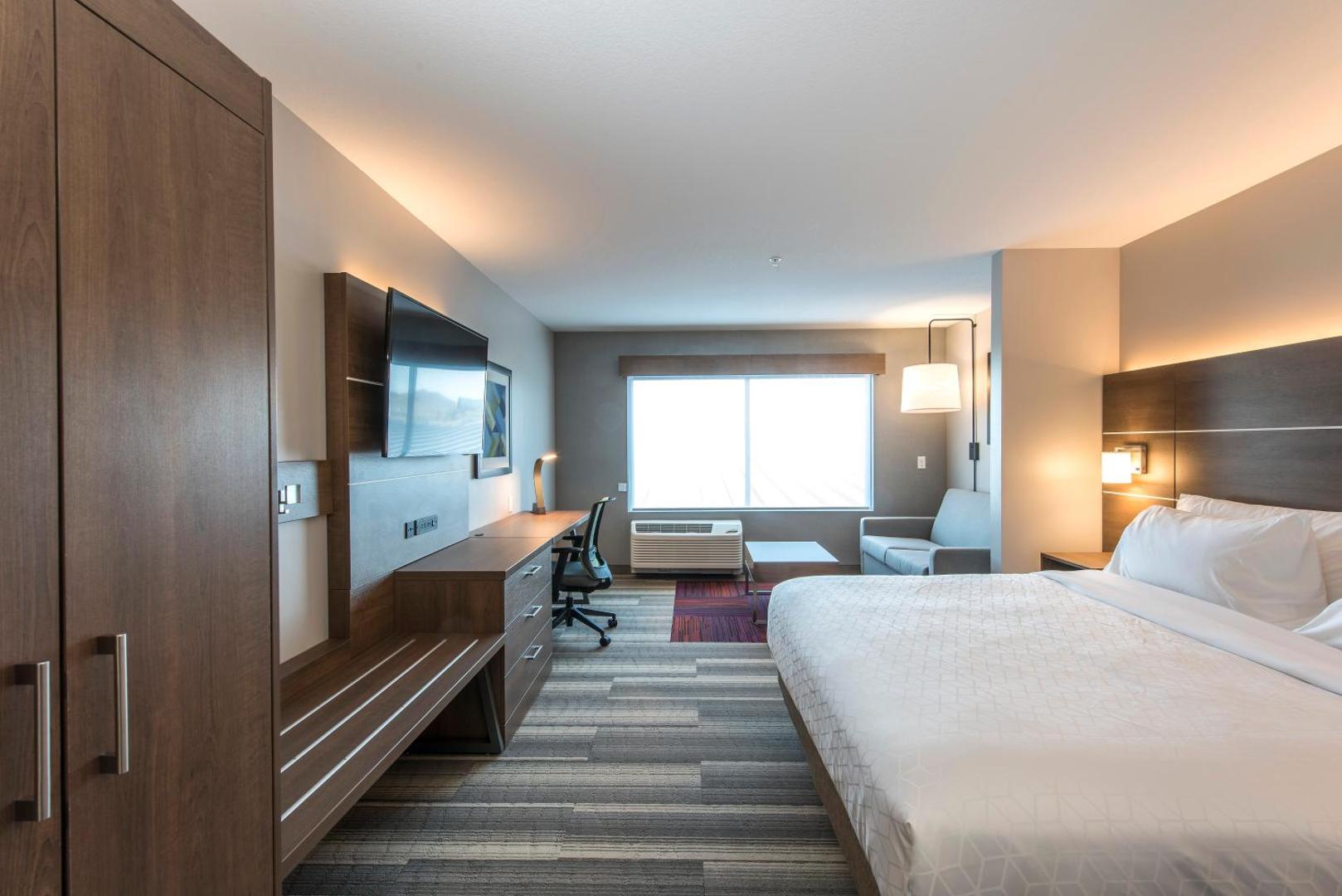 Holiday Inn Express & Suites Phoenix North - Happy Valley