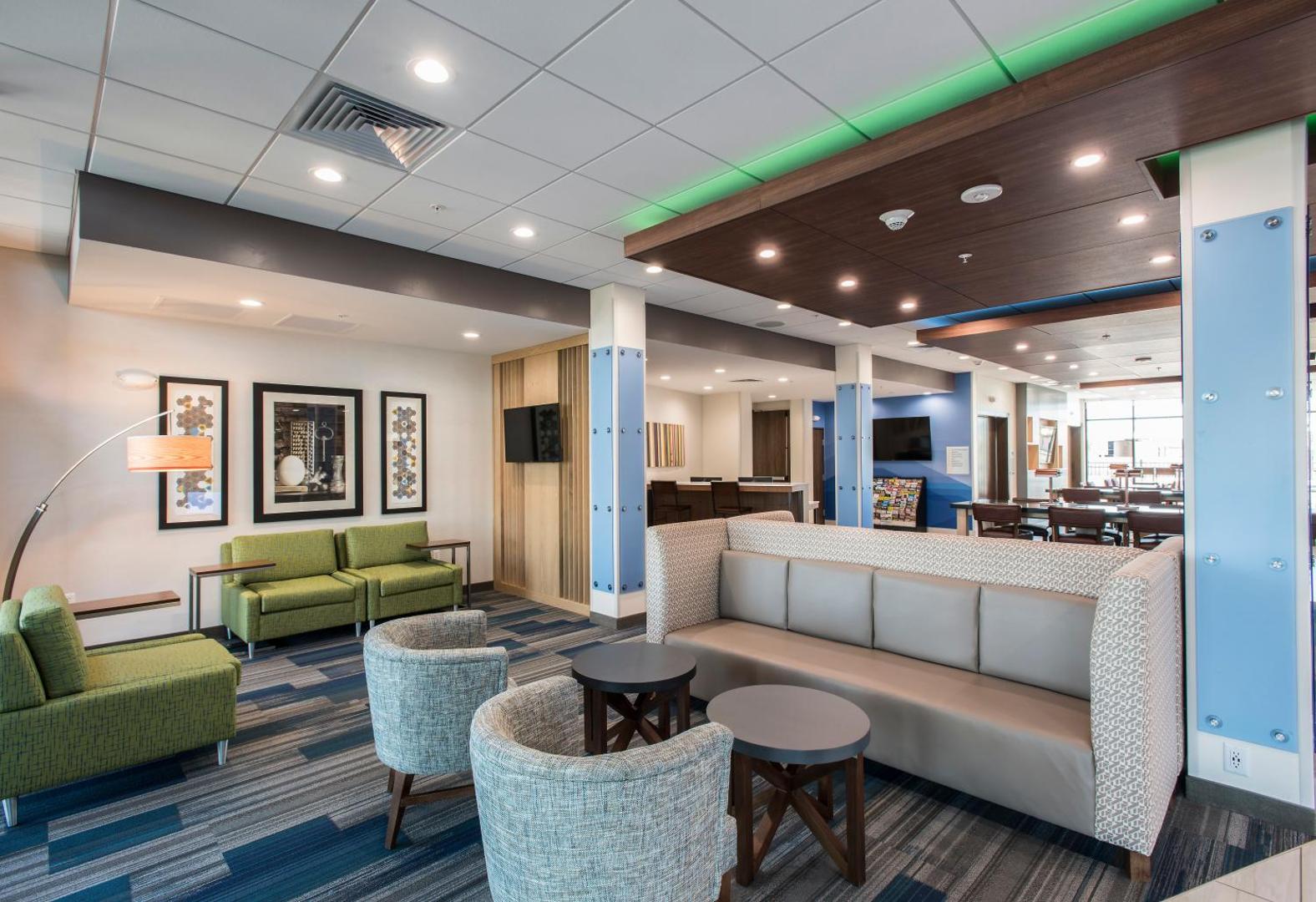 Holiday Inn Express & Suites Phoenix North - Happy Valley